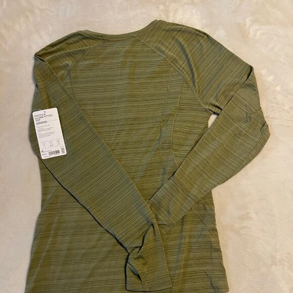NWT Athleta Pacifica Illume Fitted Top SPF - Medium - Neutral Green/Shadow Olive - Picture 8 of 8